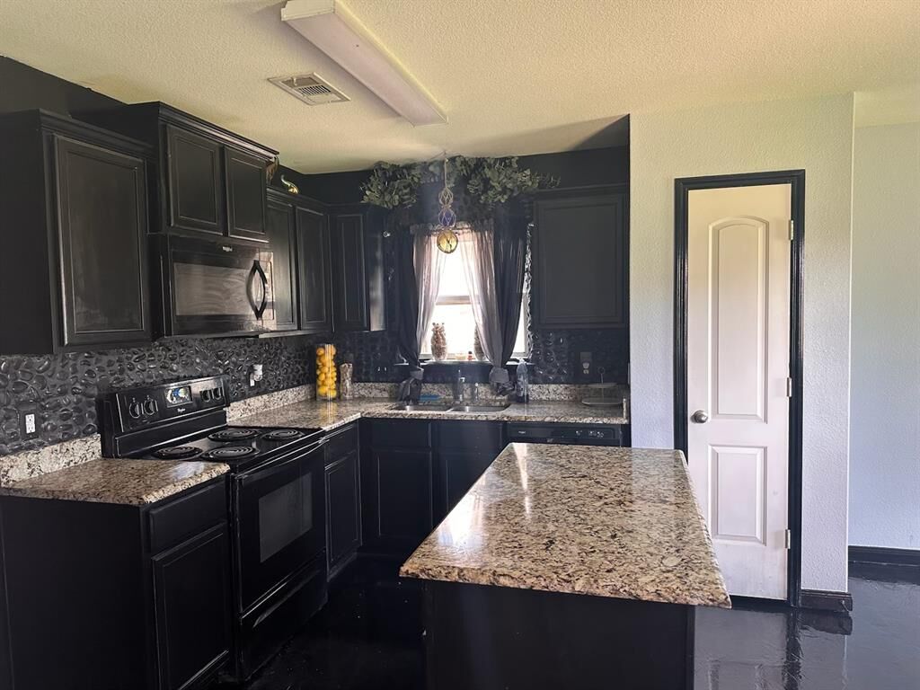 Property Photo: 2109 Old Harbor Way TX 75407