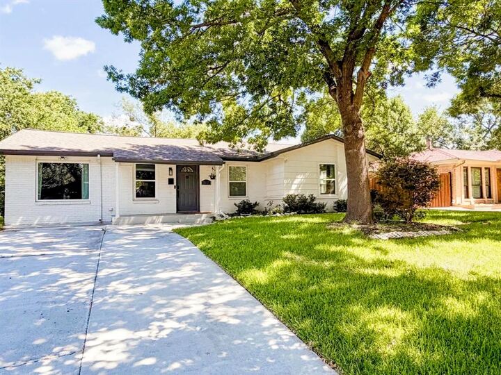 Property Photo: 2227 Cambridge Drive TX 75061