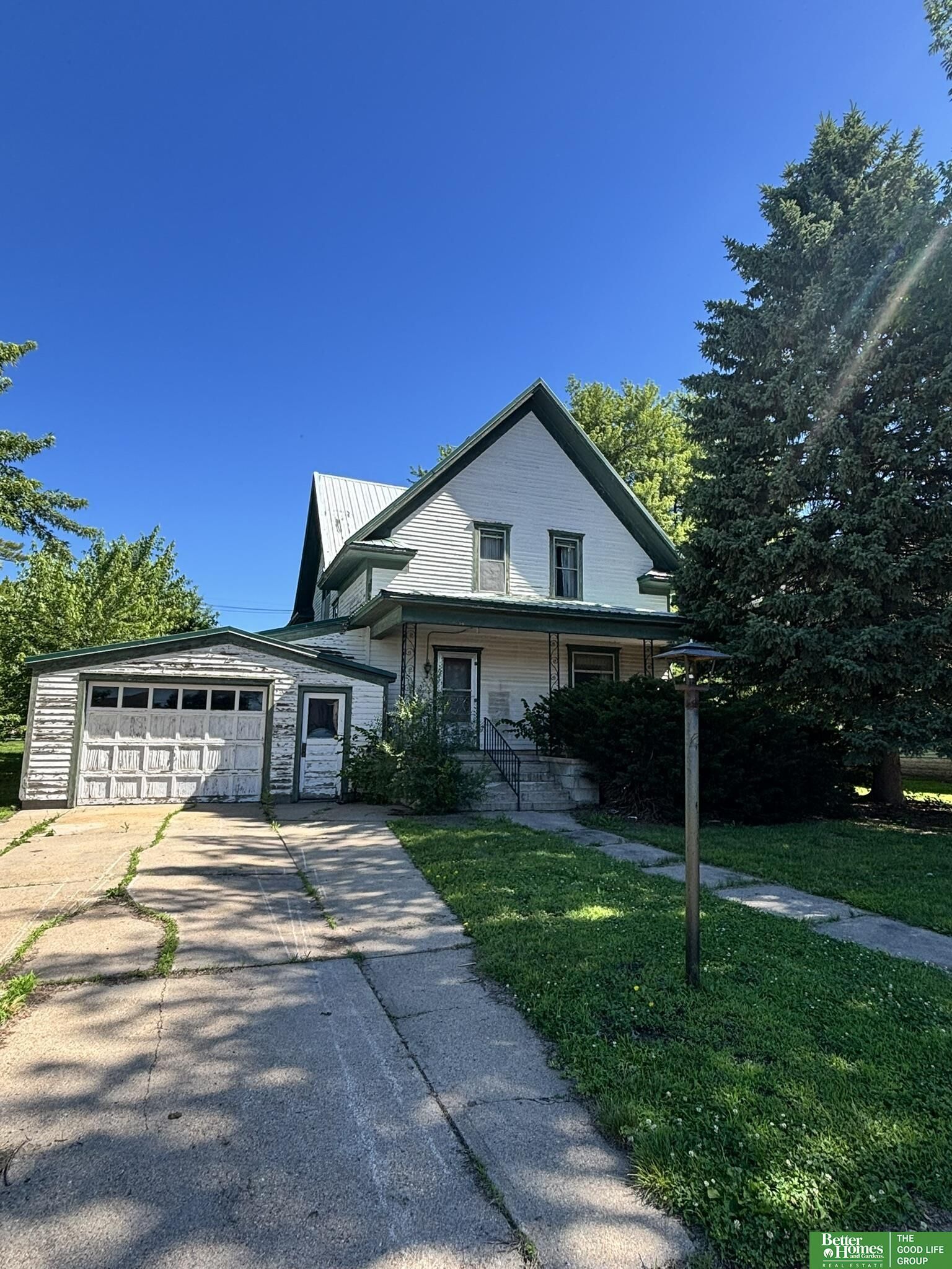 Property Photo:  105 E 5 Street  NE 68666 