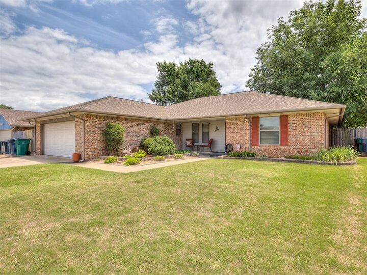 Property Photo: 8208 NW 118th Street OK 73162