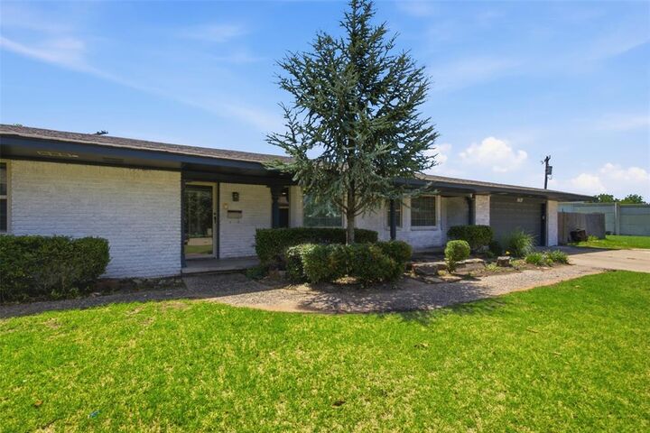 Property Photo: 1637 Pecan Avenue OK 73072