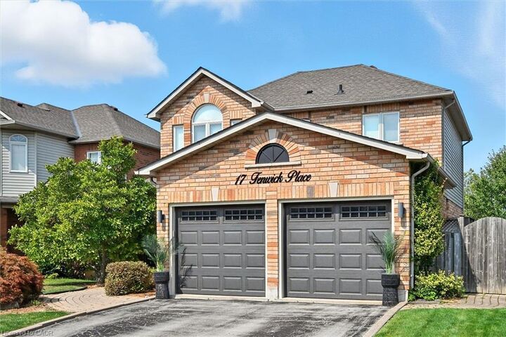 Property Photo: 17 Fenwick Place ON L0R 2H5