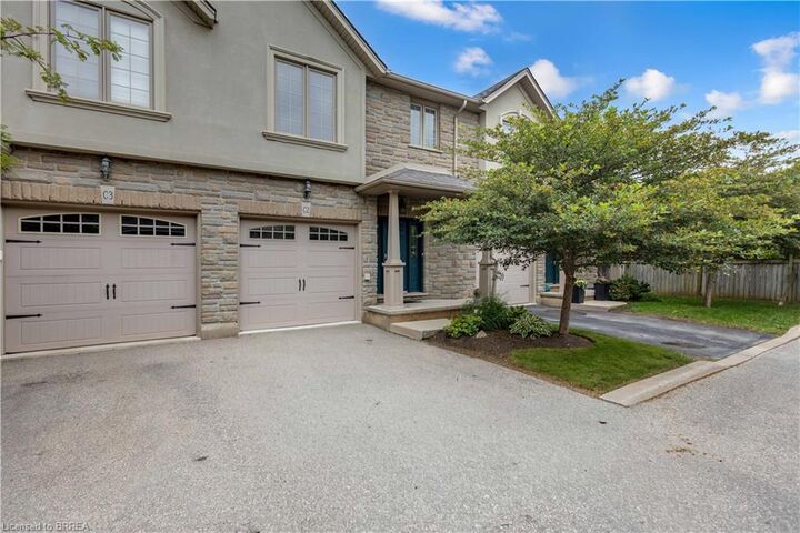 Property Photo: 12 Brantwood Park Road C2 ON N3P 1G2