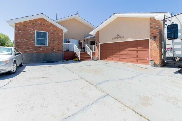 214 3 Street W — photo 1