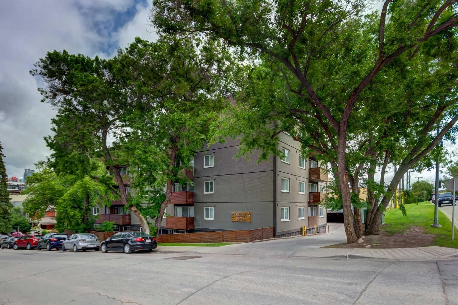 Property Photo: 1904 10 Street SW 301 AB T2T 3G1
