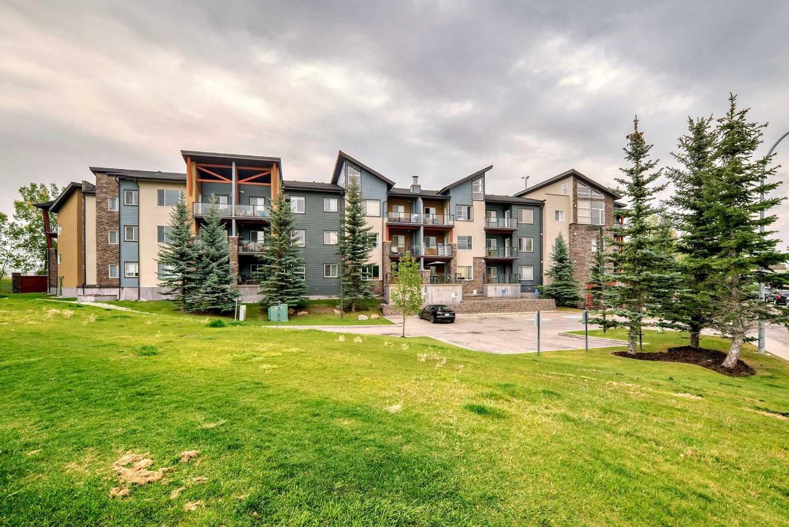 Property Photo: 3950 46 Avenue NW 211 AB T3A 0P9