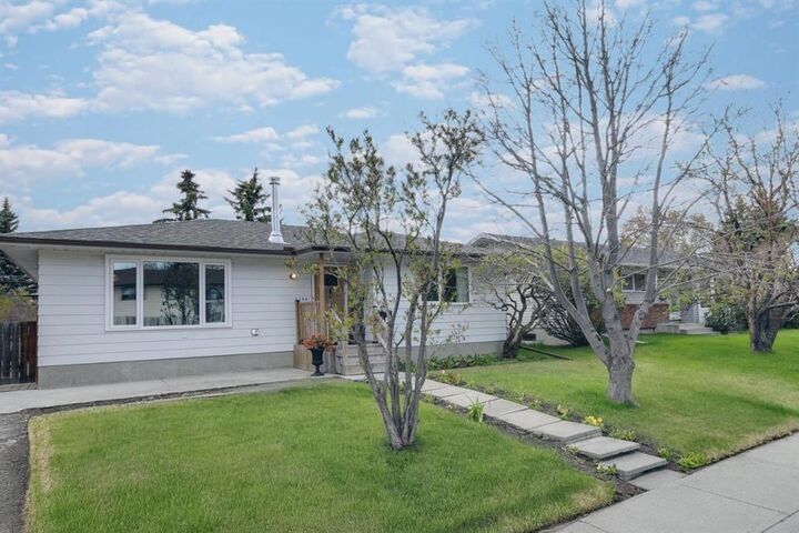 6140 Dalmarnock Crescent NW — photo 1