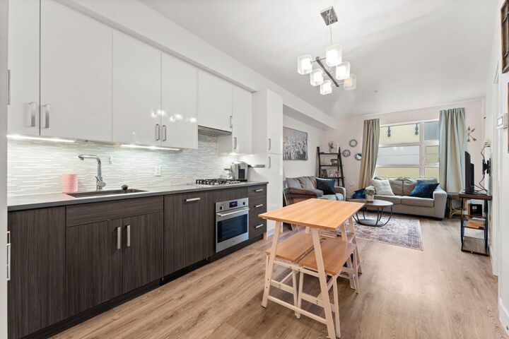 515 4 Avenue NE 302 — photo 1