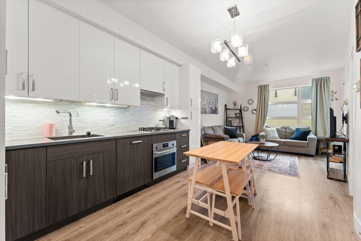 Property Photo: 515 4 Avenue NE 302 AB T2E 0J9
