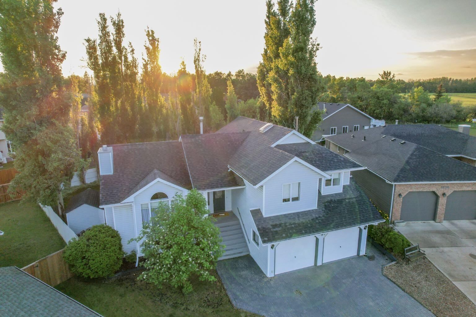 Property Photo: 5506 63A Street Close AB T4J 1K9