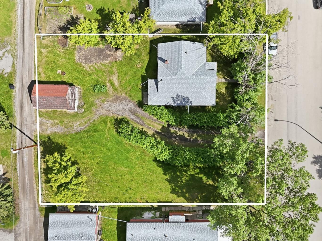 Property Photo: 509 1 Street SE AB T0L 0H0