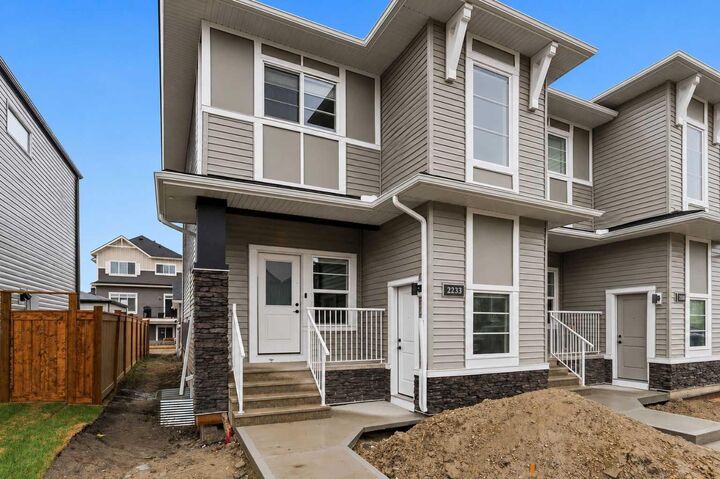 Property Photo:  2253 Bayview Drive SW  AB T4B 5N3 
