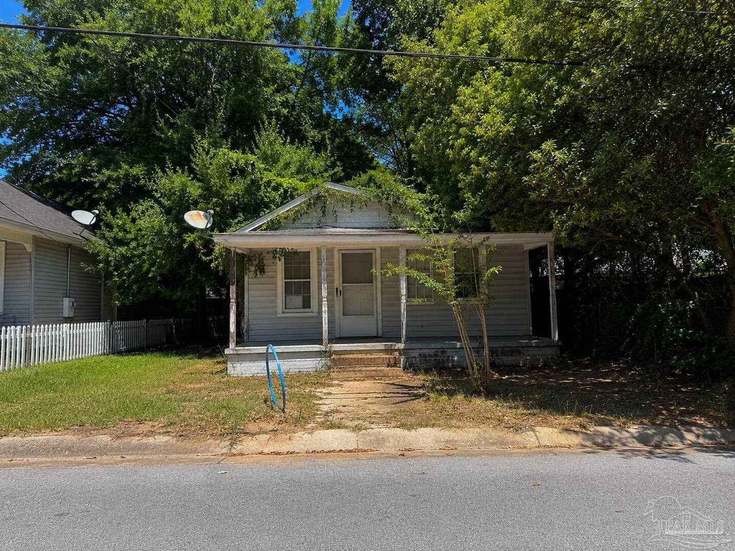 Property Photo: 1908 N 7th Ave FL 32503