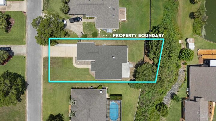 Property Photo: 2704 Creeks Edge Ln FL 32566