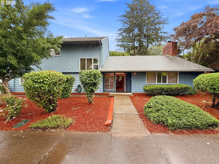 Property Photo:  625 NW 36th St  OR 97330 