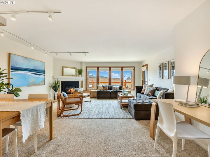 Property Photo:  355 N Breaker Point Dr 355  OR 97110 