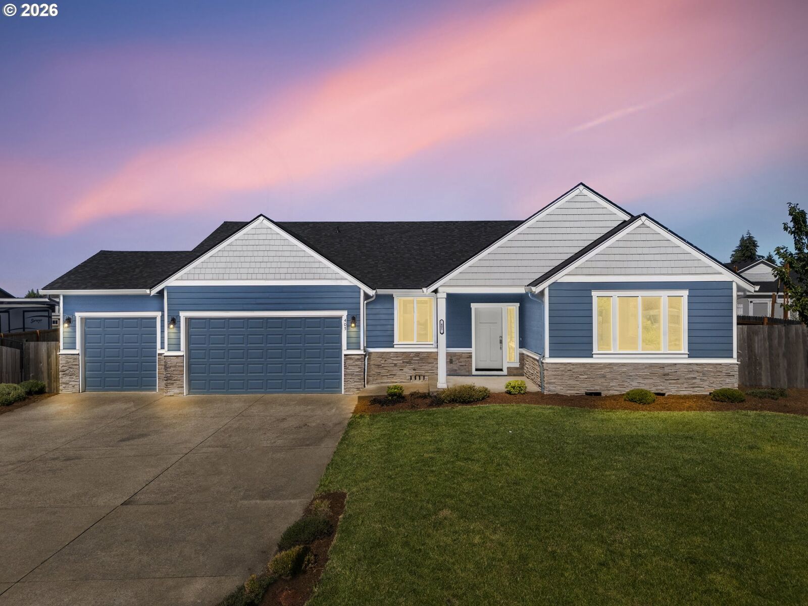 Property Photo: 405 NE Berry St OR 97385