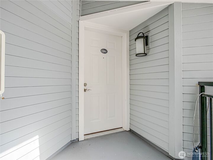 Property Photo:  250 NW Dogwood Street C 302  WA 98027 