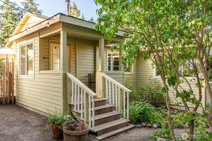Property Photo:  714  20th Street  WA 98368 