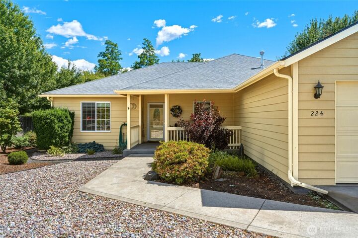 Property Photo: 224 Austin Street WA 99362