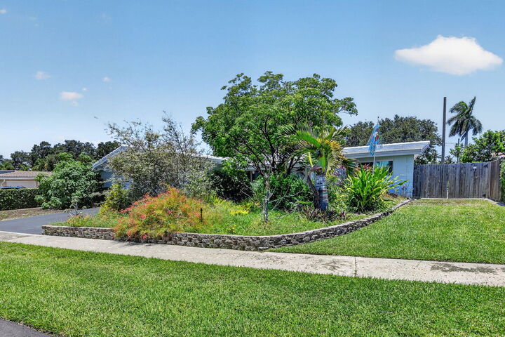Property Photo: 807 SW 3rd Street FL 33486