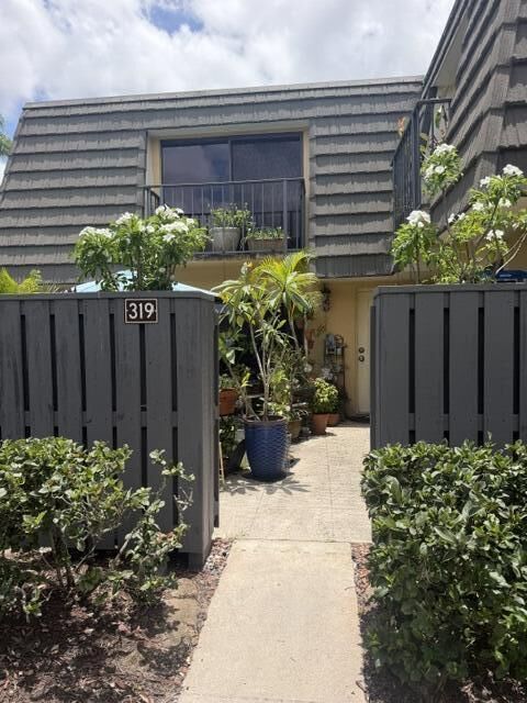 Property Photo: 319 3rd Way FL 33407