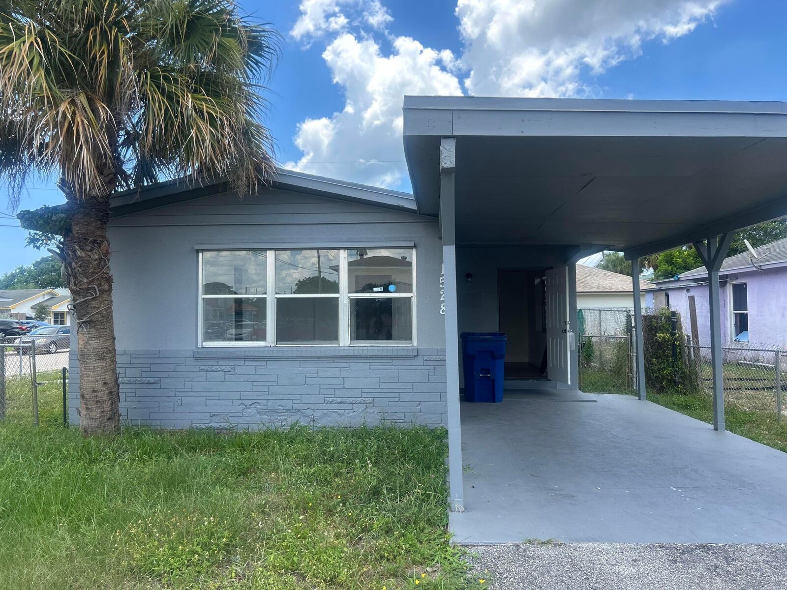 Property Photo:  1528 S Avenue 0  FL 33404 