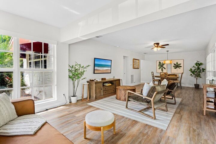 Property Photo: 617 NE 9th Avenue 71 FL 33304
