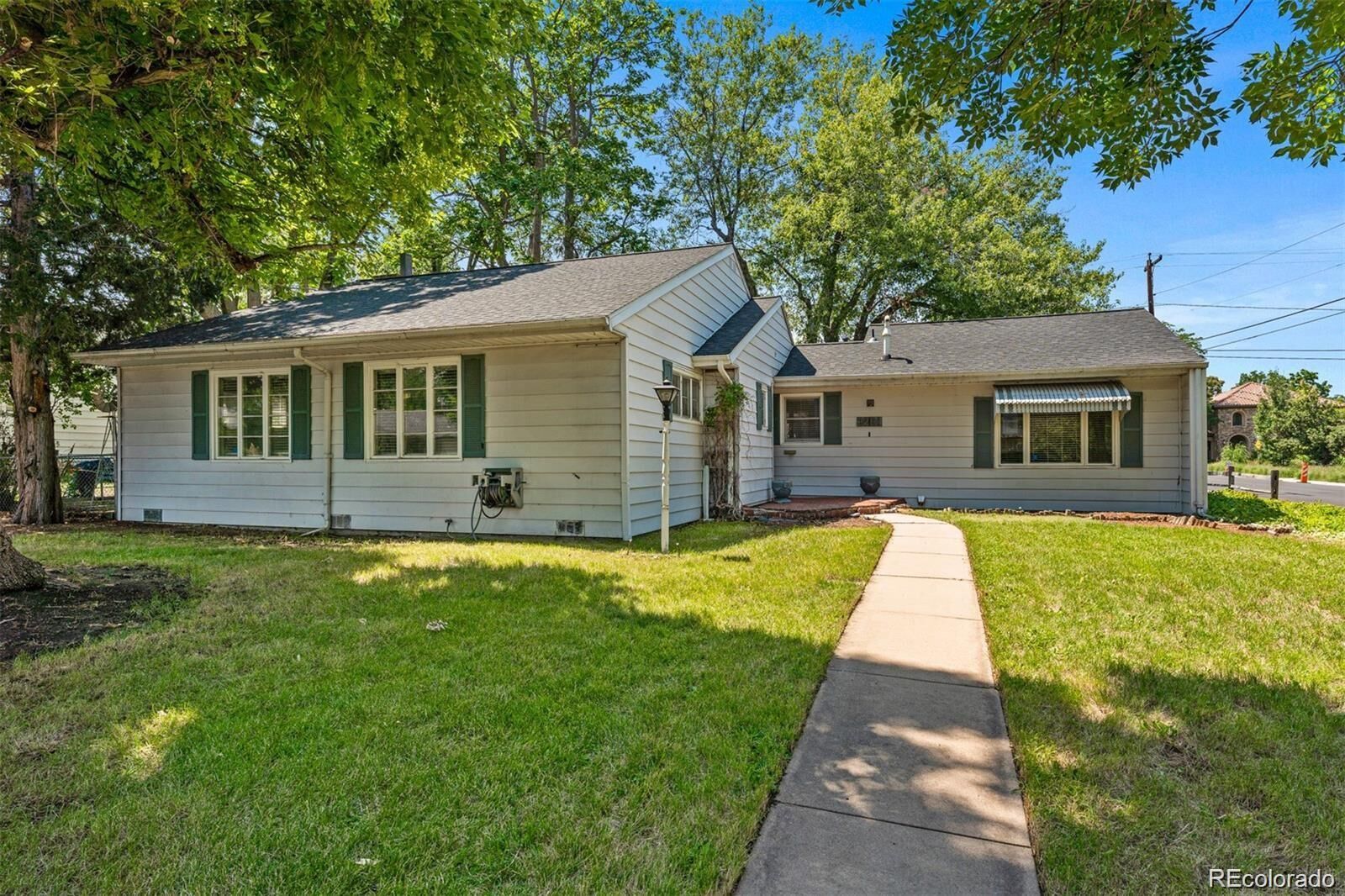 Property Photo:  3201 S Bellaire Street  CO 80222 