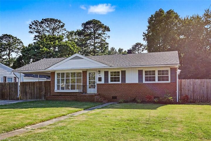 Property Photo: 129 Lynnhaven Dr VA 23666