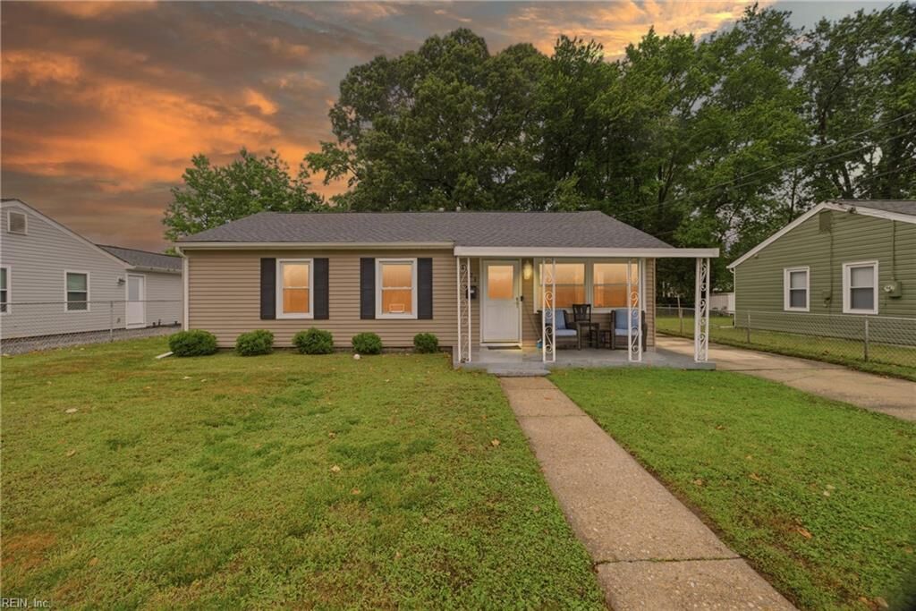 Property Photo: 1521 Morgan Dr VA 23663