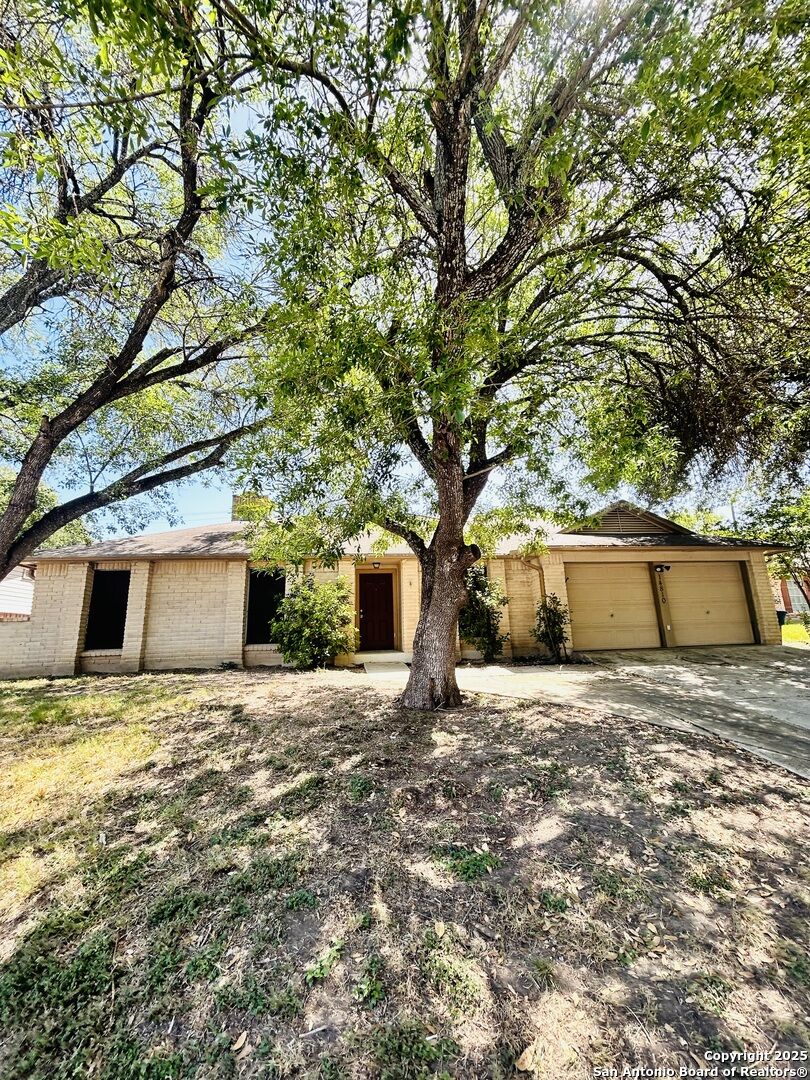 Property Photo:  14810 Ridge Hill  TX 78233 