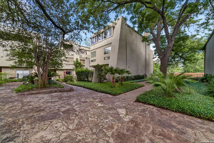 Property Photo: 3102 Eisenhauer Rd D 28 TX 78209