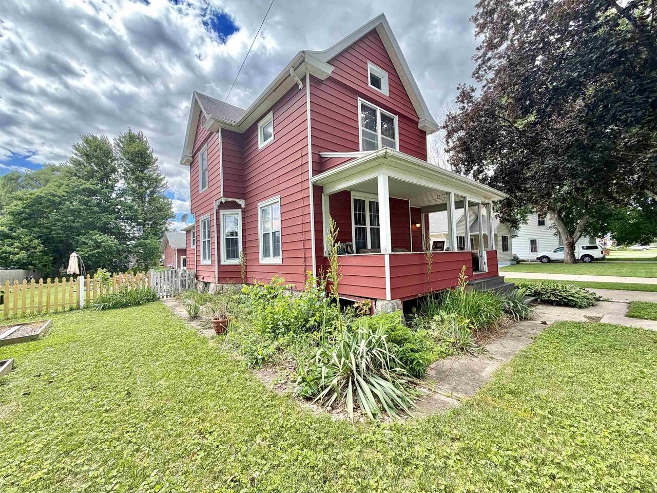 Property Photo: 127 Weber Street WI 53184