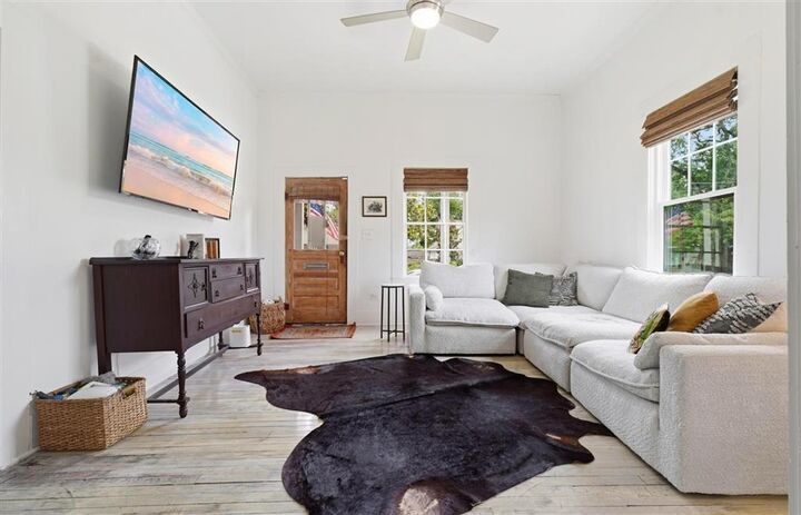 Property Photo:  735 Clarence Street  LA 70601 