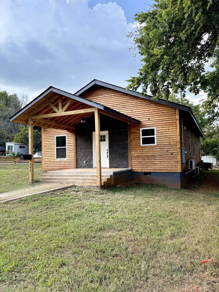 Property Photo:  504 Austin Ave  AL 35660 