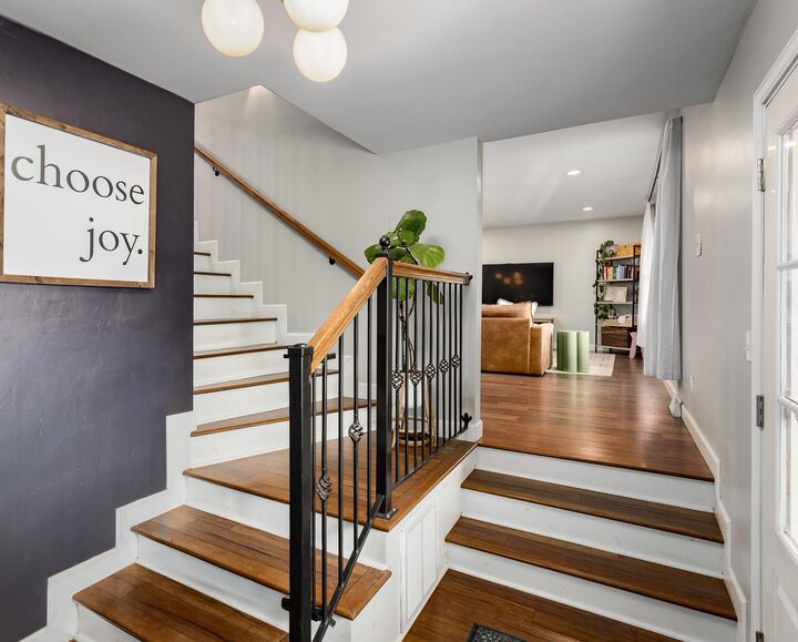 Property Photo: 230 Robinhood Dr AL 35633