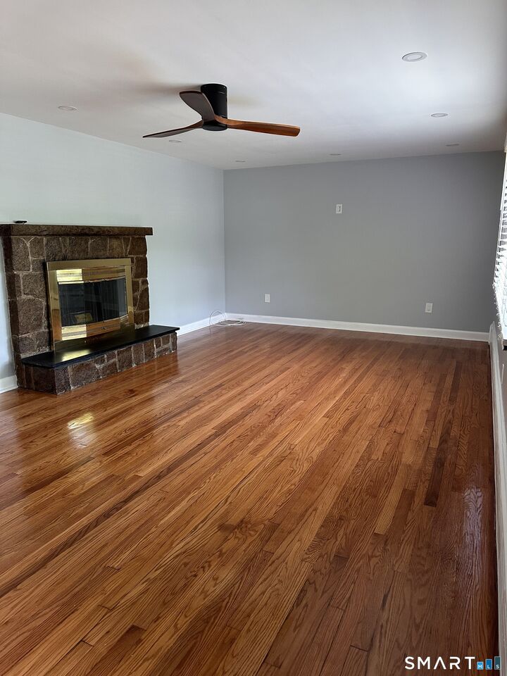 Property Photo:  665 Bloomfield Avenue  CT 06095 