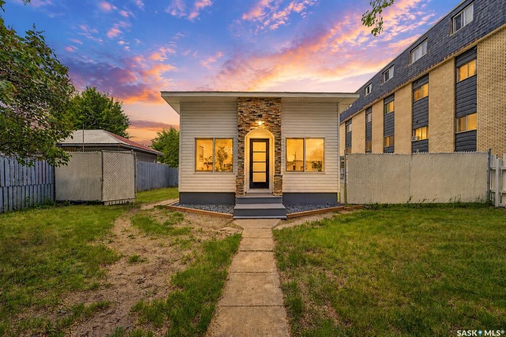 Photo de la propriété:  117 U Avenue S  SK S7M 3B9 