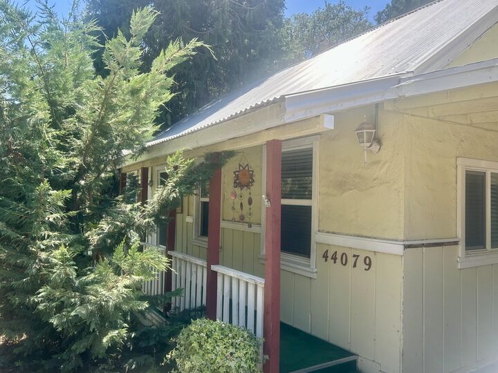 Property Photo:  44079 Pine Flat Drive  CA 93207 
