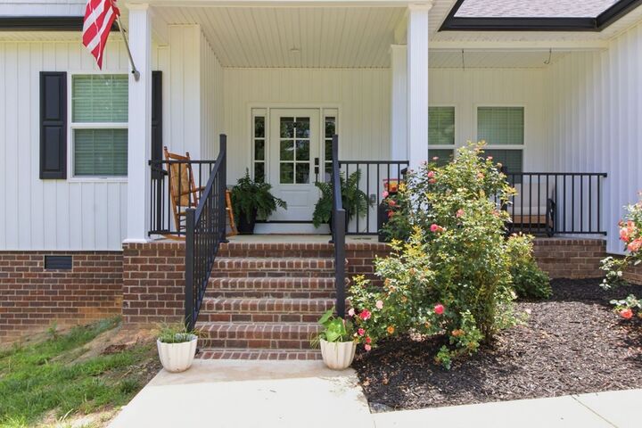 Property Photo: 33 King Arthur Dr TN 38242