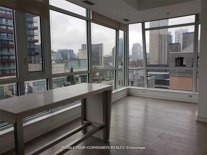 199 Richmond Street W 1602 — photo 1