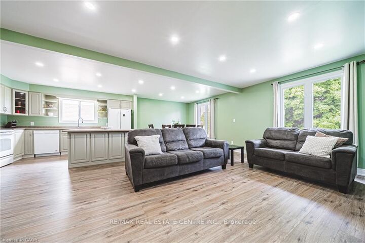 Property Photo:  27 Ludlow Crescent  ON N3P 1V2 