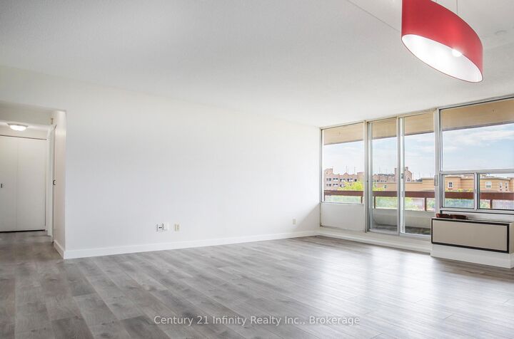 Property Photo: 50 Richmond Street E 422 ON L1G 7C7