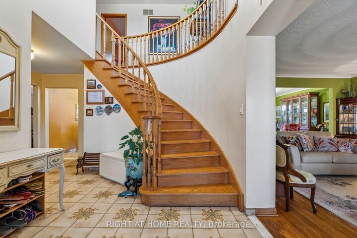 Property Photo: 16 Ascolda Boulevard ON M1J 2N7
