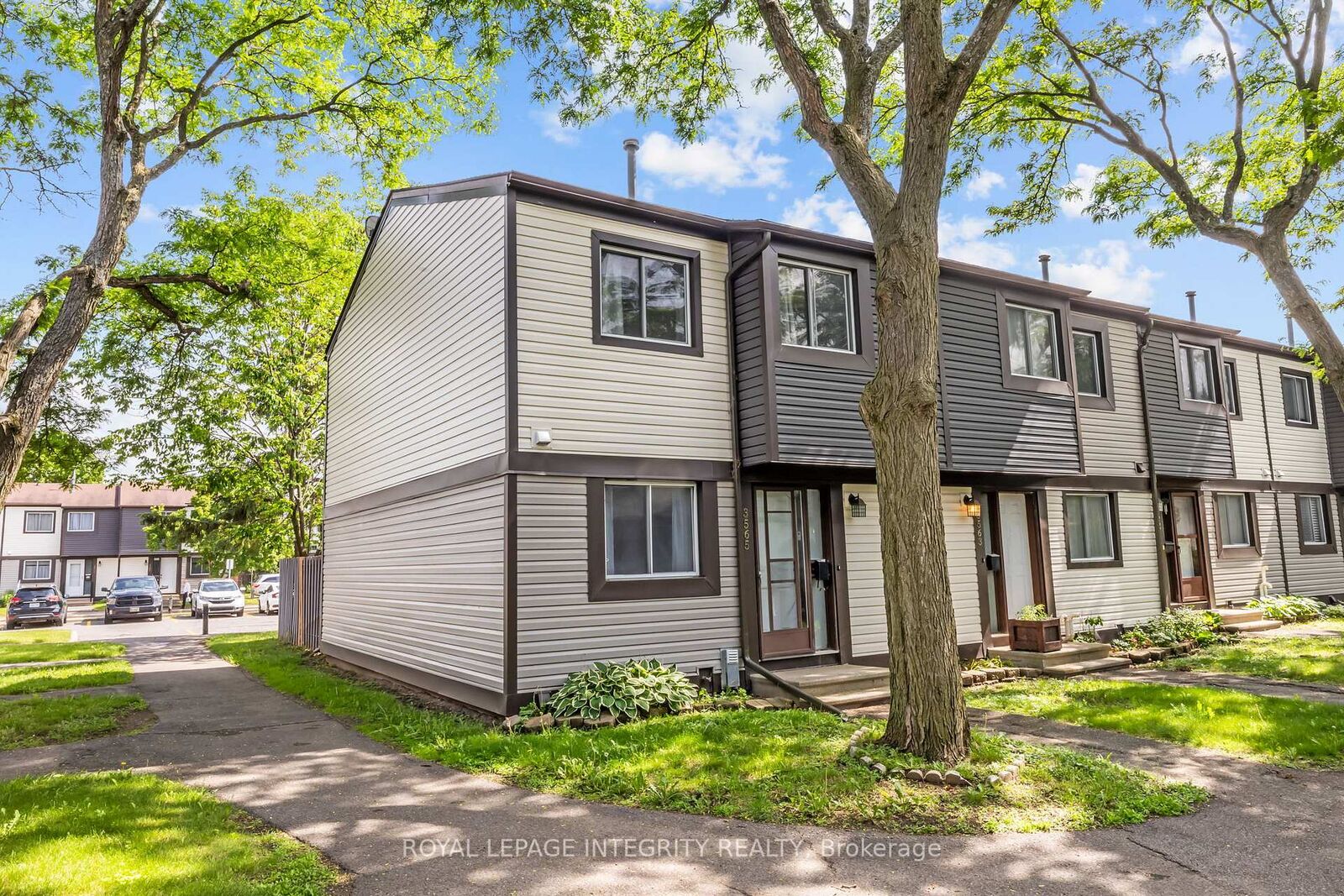 Property Photo: 3565 Aladdin Lane ON K1T 1E1