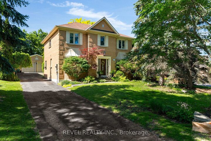 33 Falling Brook Drive — photo 1