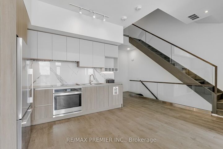 Property Photo:  7 Buttermill Avenue Th17  ON L4K 0M5 
