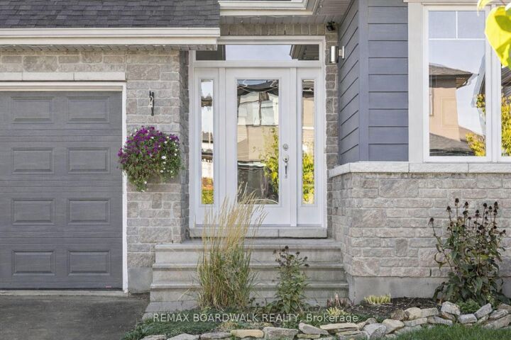 Property Photo: 279 Sceptre Way ON K2V 0C6