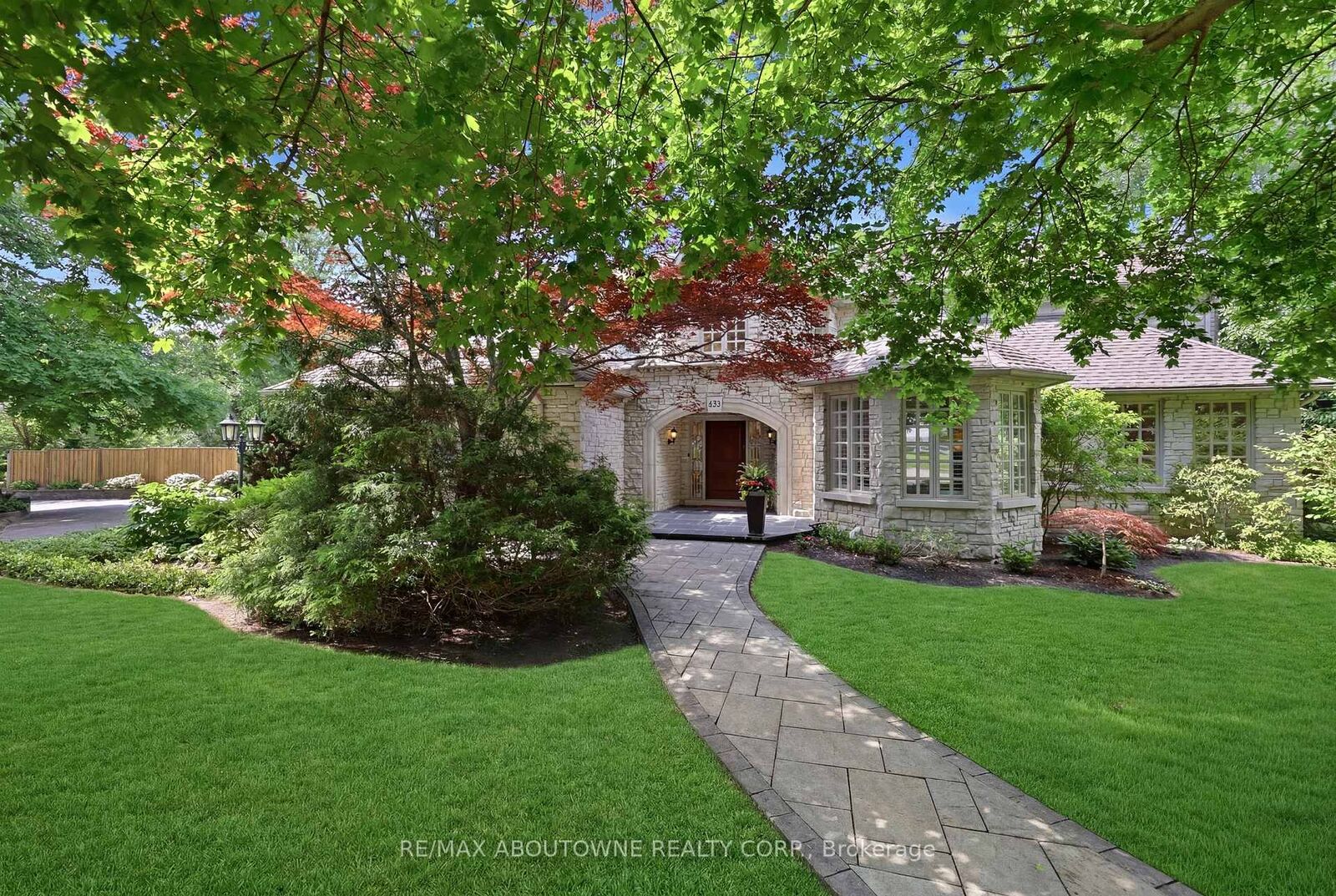 Property Photo: 437 Cairncroft Road ON L6J 4N1
